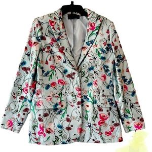Carlisle Collection Light Blue Floral Blazer Jacket. New and high quality fabric